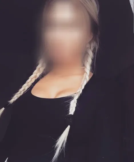 Büsra, 26