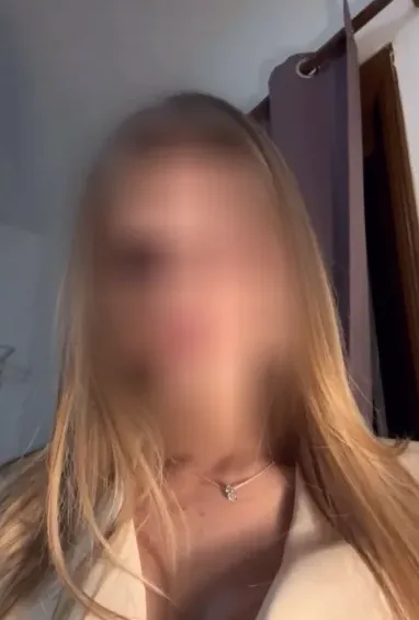 Chiara, 22