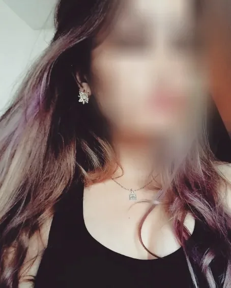 Daniela, 32