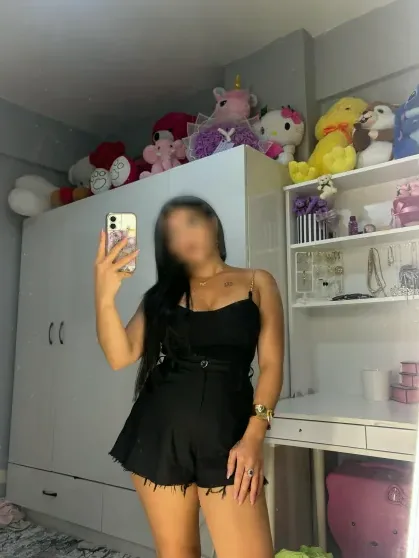 Fiona, 27