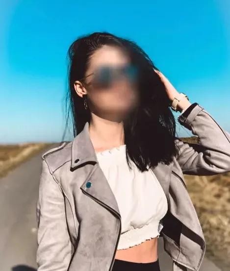 Laura, 32
