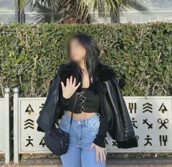 Leonie, 19
