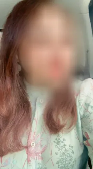 Melanie, 32