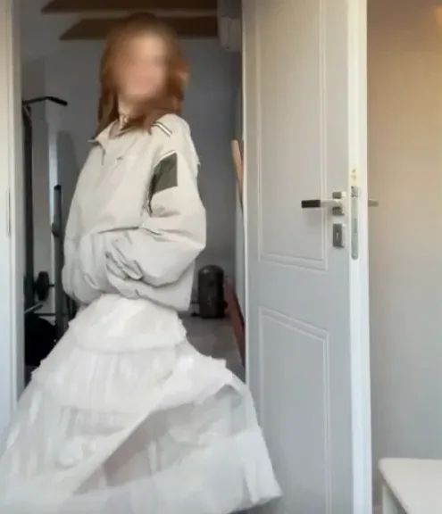 Nora, 20