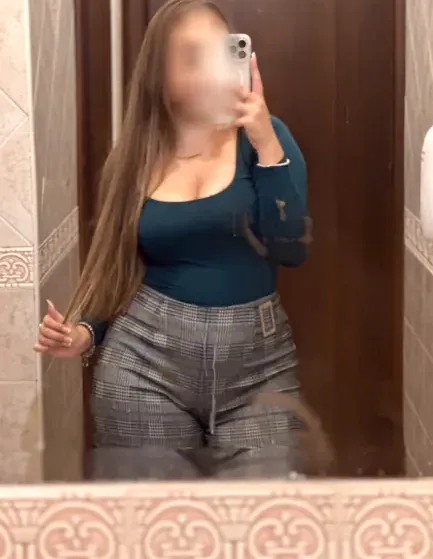 Sabrina, 24