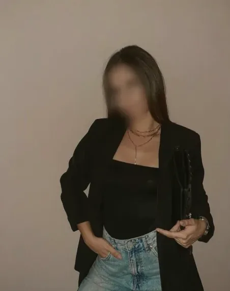 Sophie, 35