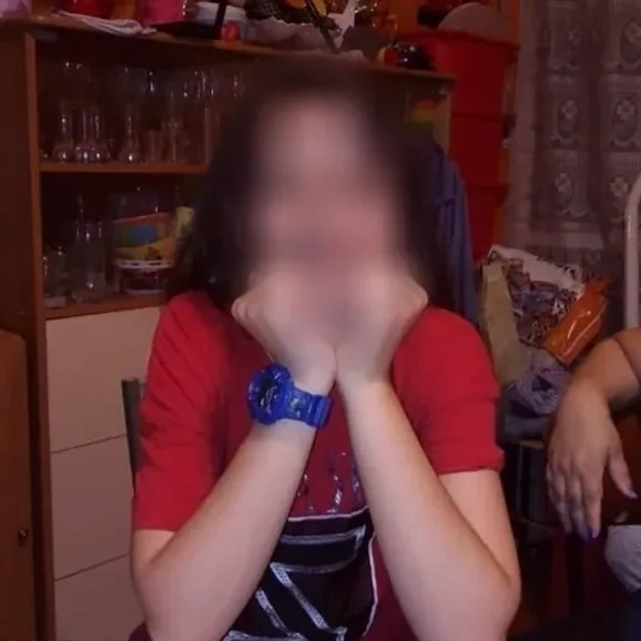 Viktoria, 25